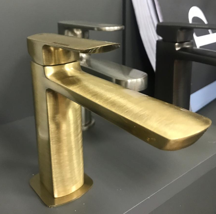 56308450 Palazzani Mis смеситель для раковины, 3/8" бронза