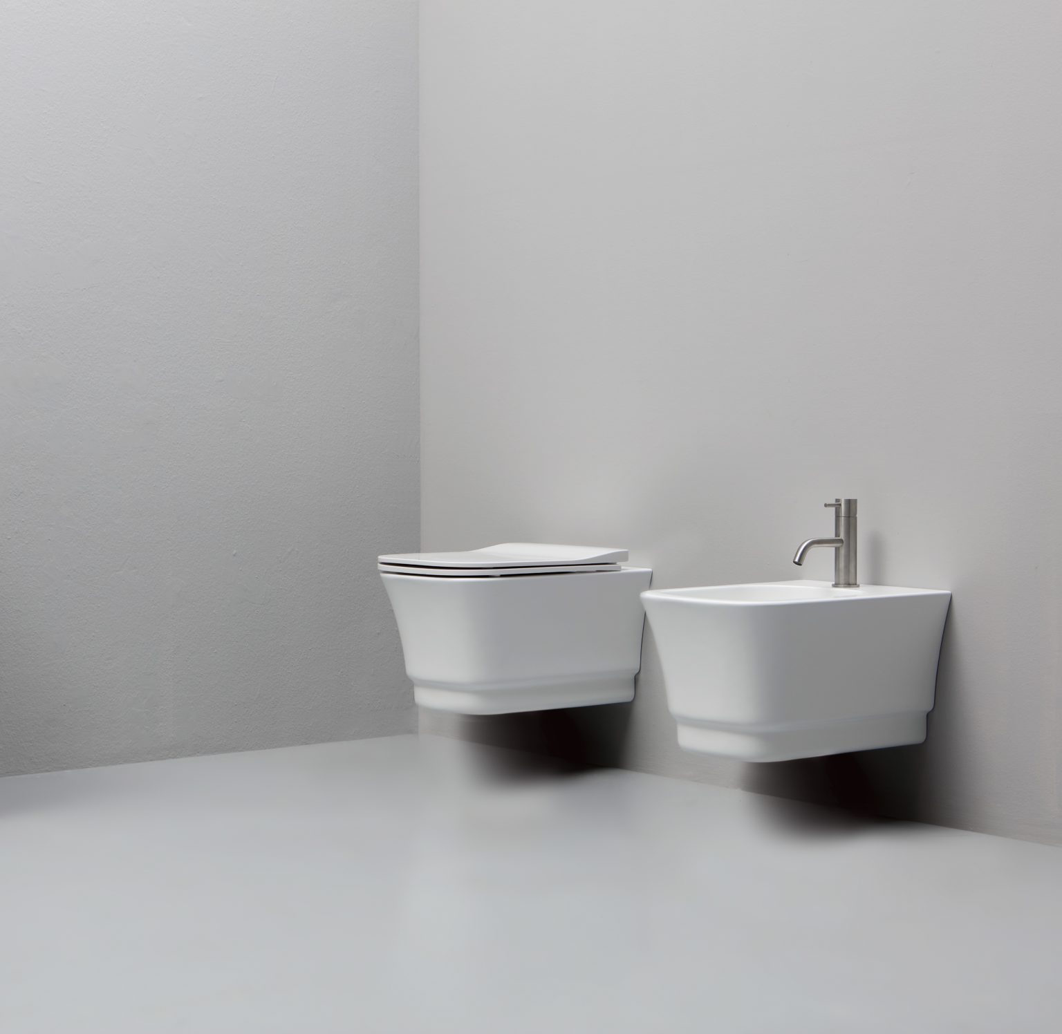 White Ceramic Idea WC100S05SL, крышка сиденье для унитаза чёрная матовая